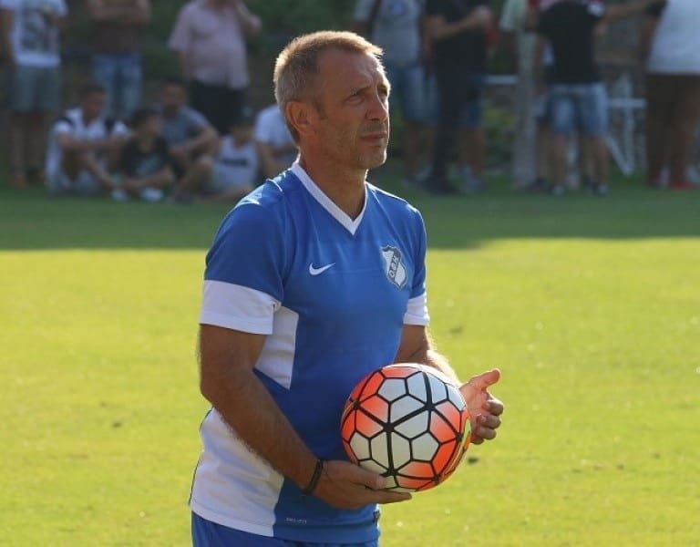 Τσεκάρει 18χρονο ο Νιόπλιας!