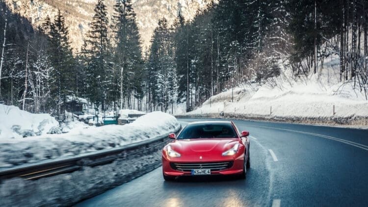 Αντί για χιονάνθρωπο, έφτιαξε… Ferrari! (vid)