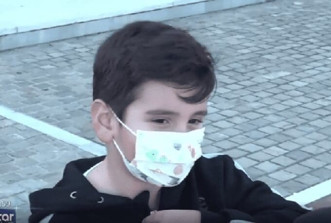 Πιτσιρικάς… γύπας επιστρέφει σχολείο για τη δασκάλα! (vid)