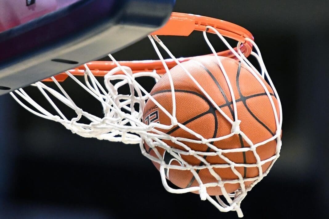 021321_001_basketball