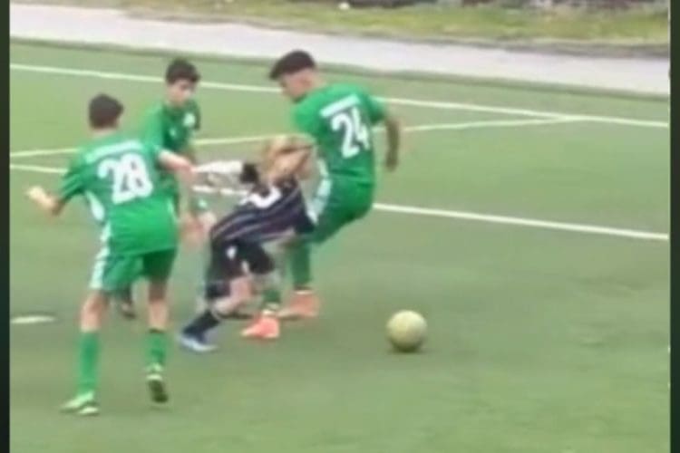 Νεαρός του ΠΑΟΚ έγινε… Viral για τον “χορό” στην αντίπαλη άμυνα!