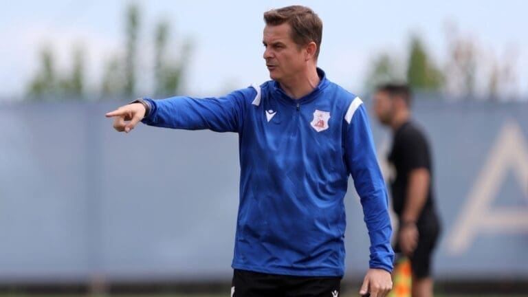 Παραμένει στον πάγκο της U19 του Πανσερραϊκού ο Στοϊλας!
