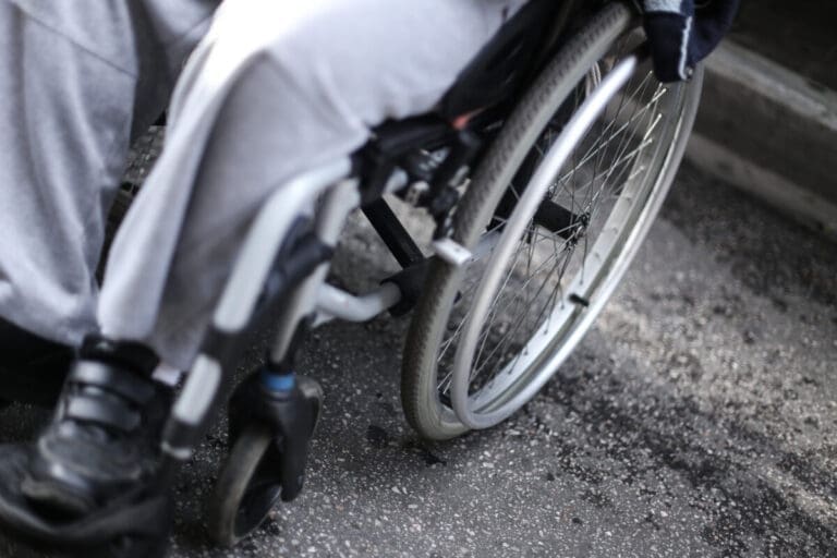 Νεαρός ΑμεΑ έφτιαξε μόνος του ράμπα για να κινείται ελεύθερα!